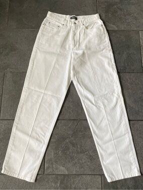 Vintage 90’s Minimalist Crisp White 100% Cotton High Rise Mom Jeans size 6